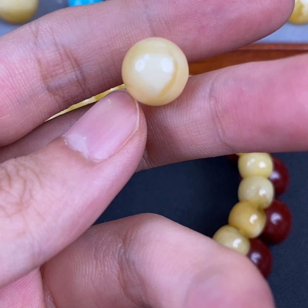 琥珀未镶嵌裸石微瑕65