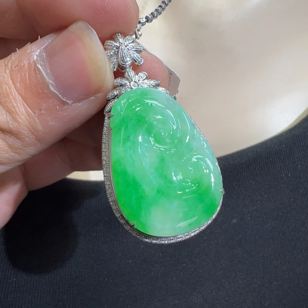 翡翠吊坠(不含链)18K金镶嵌