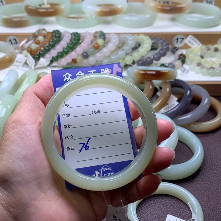 和田玉未镶嵌手镯