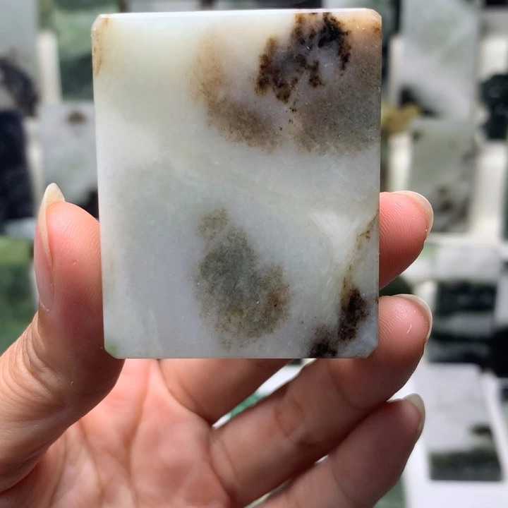 独山玉未镶嵌颈饰