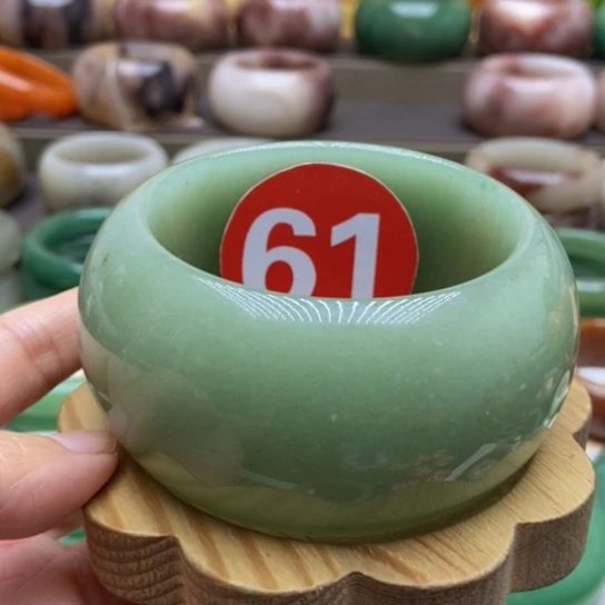 未镶嵌手镯石英质玉