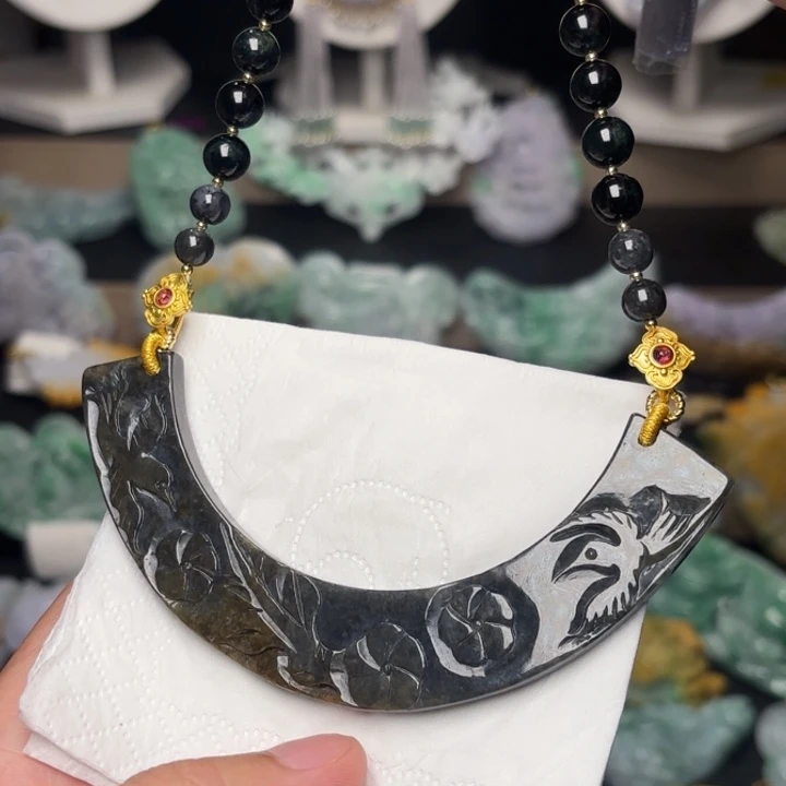 翡翠未镶嵌颈饰吊坠