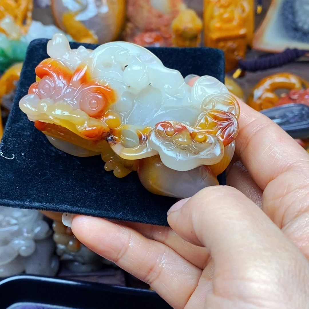 未镶嵌石英质玉（黄龙玉）颈饰