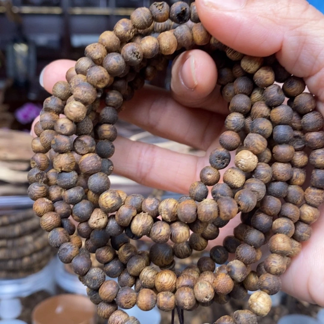 沉香沉香碎屑棋楠沉香随型虫漏多圈车挂40克