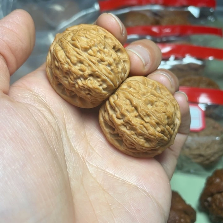 把件文玩核桃野生小石子