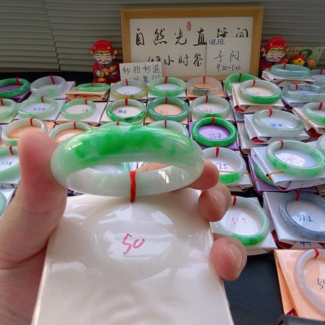 翡翠手镯未镶嵌手镯