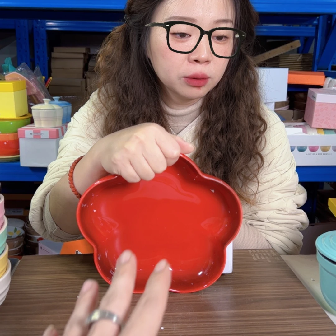 陶瓷红色花朵深盘