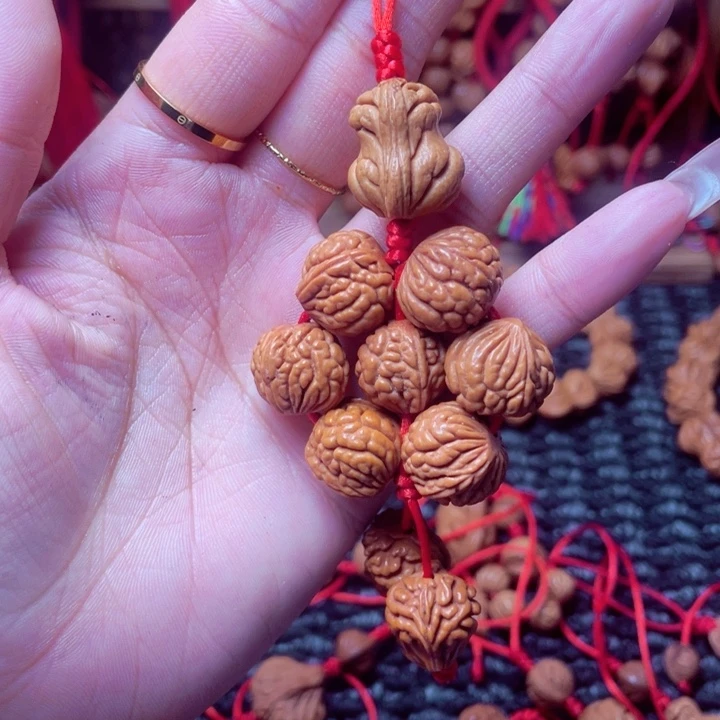 木质类龙纹桃枭挂件