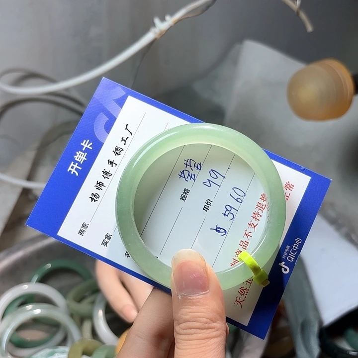 莹***2未镶嵌手镯石英质玉5960