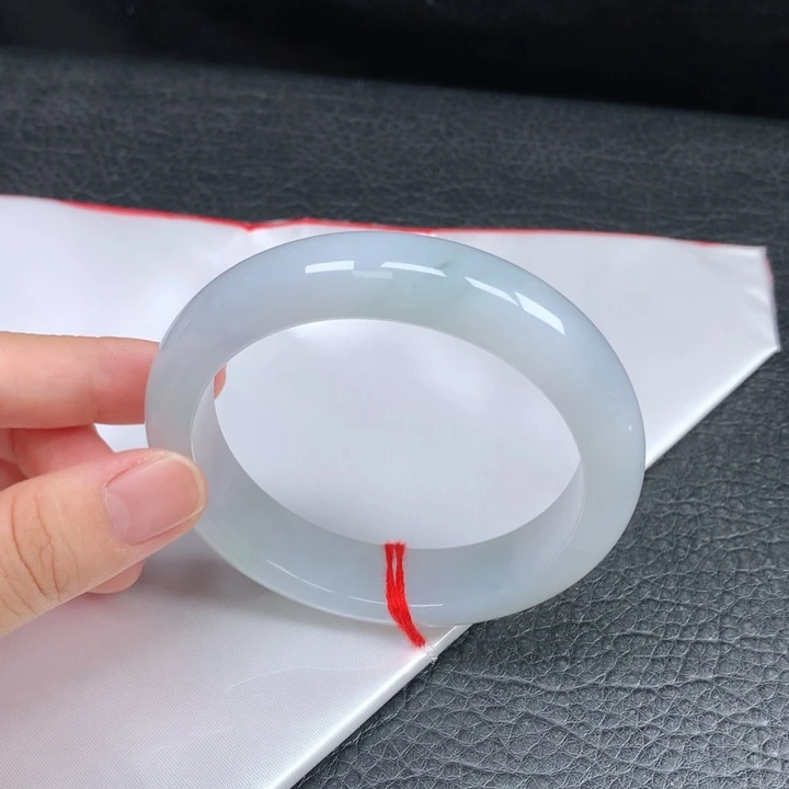 翡翠未镶嵌手镯