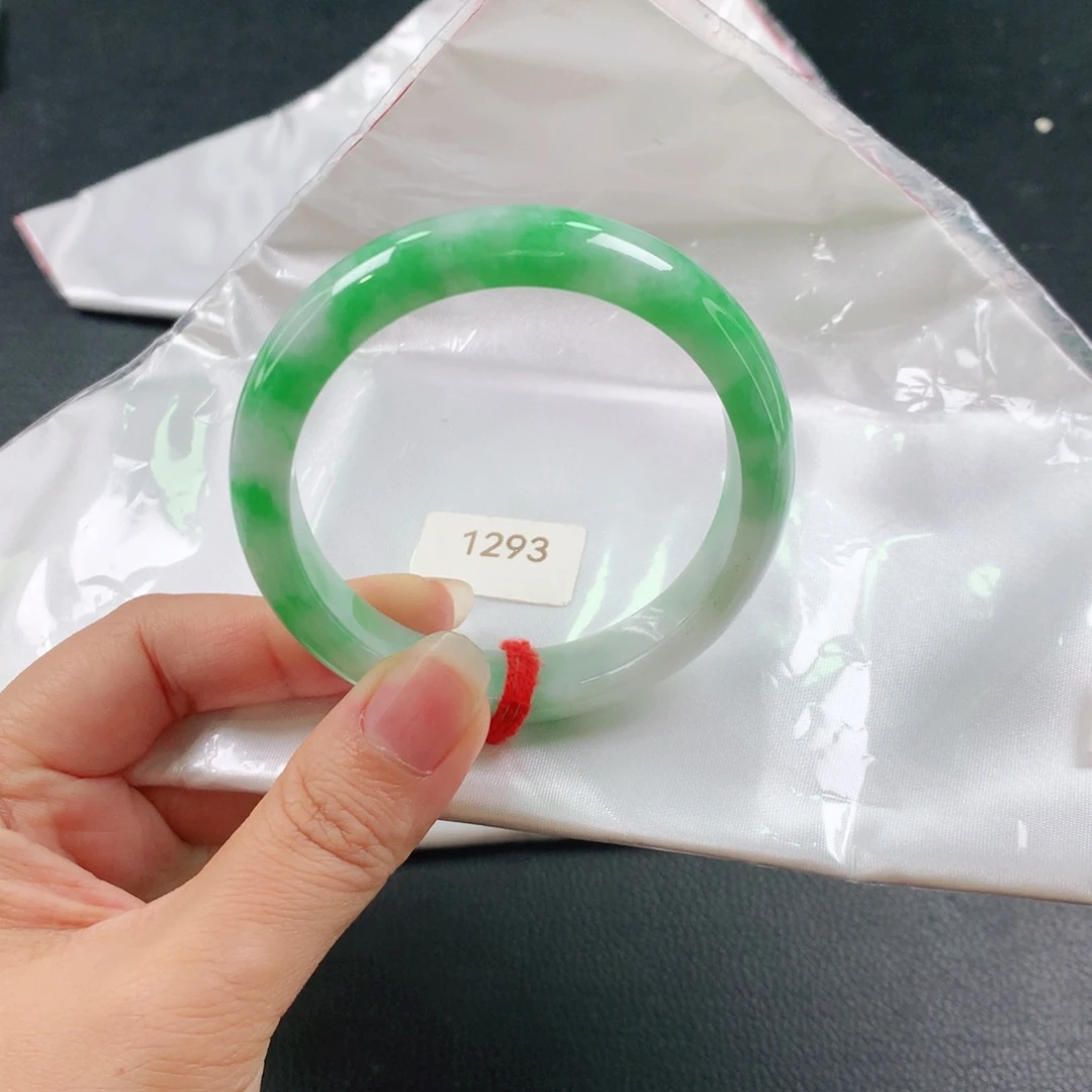 玲***子未镶嵌手镯翡翠03。