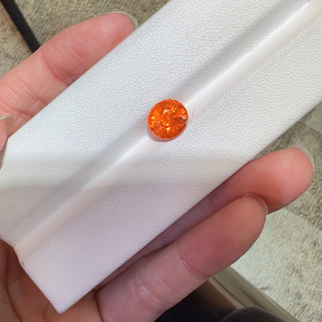 未镶嵌石榴石（芬达石）珠宝半成品3.6ct