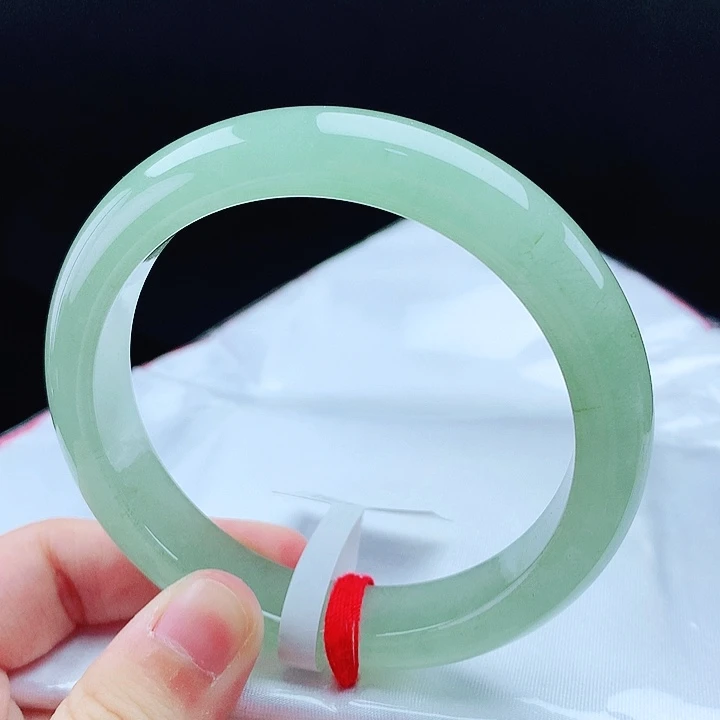 翡翠手镯未镶嵌58圈