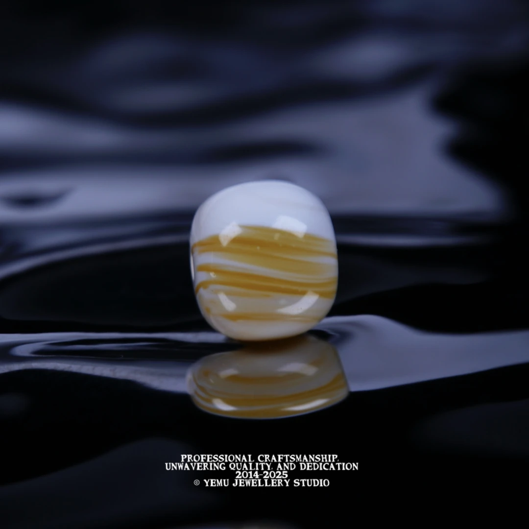 Z4（9.0mm)9毫米金漆白拉丝溶洞老型 天然俄料琥珀蜜蜡