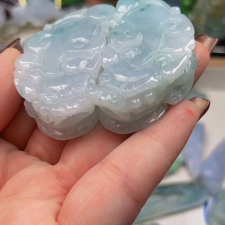 翡翠未镶嵌颈饰挂件