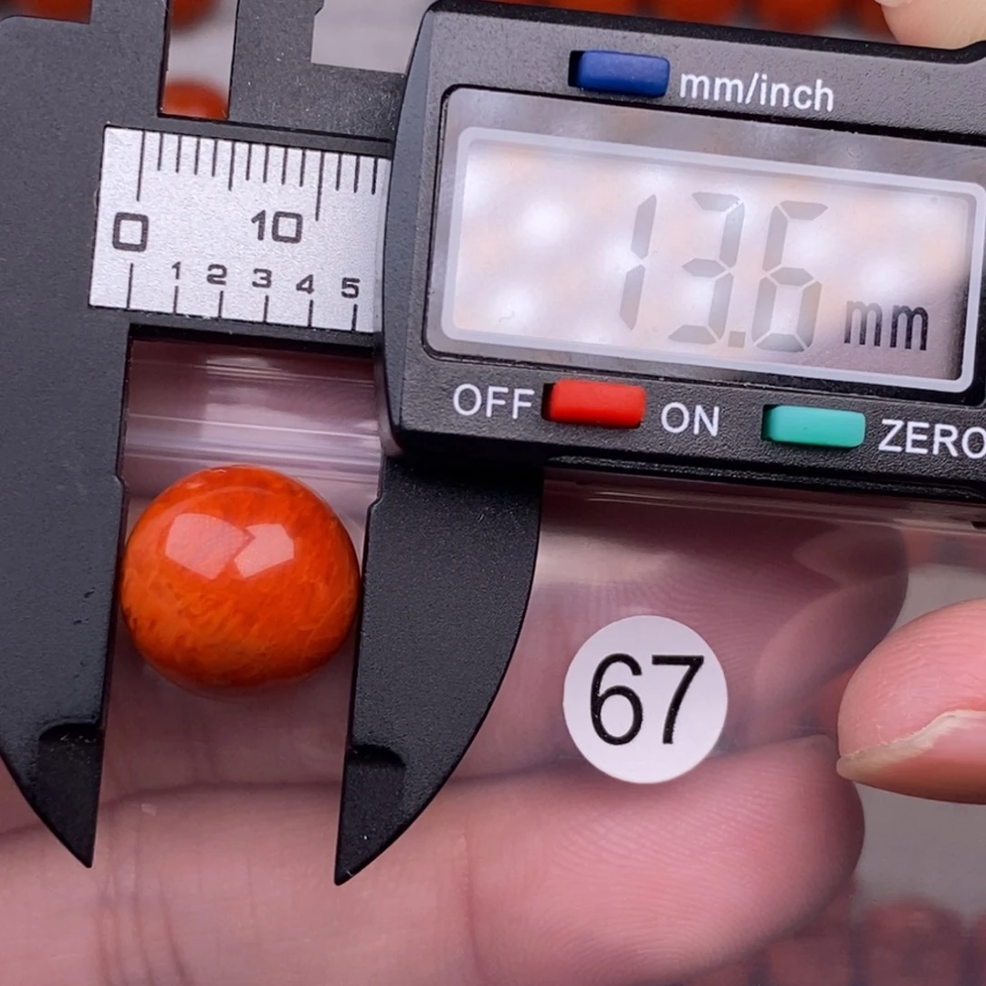 南红玛瑙未镶嵌配饰有瑕疵