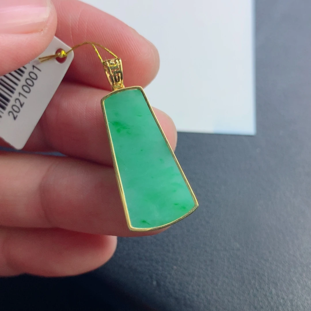翡翠未镶嵌颈饰无事牌