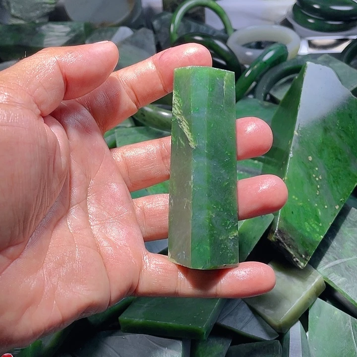 和田玉（碧玉）未镶嵌手镯