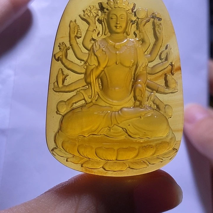 琥珀未镶嵌琥珀画千手观音属鼠守护神