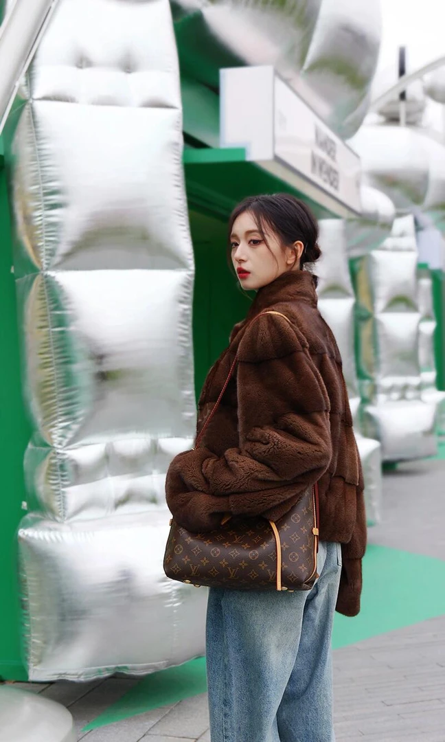 【优优】进口天鹅绒整貂皮大衣女横排短款水貂皮草外套立领年轻款