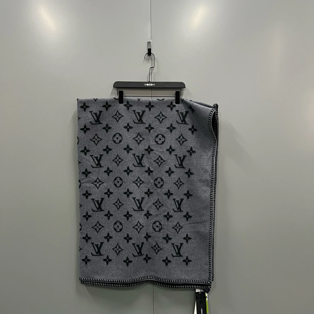 99新 LouisVuitton/路易威登 qq121黑灰老花毛毯 均码