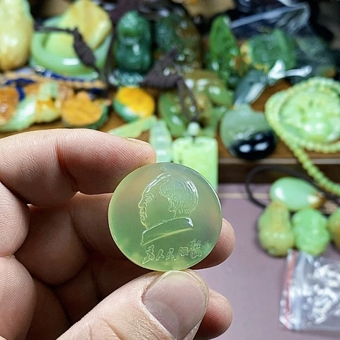 未镶嵌蛇纹石玉颈饰