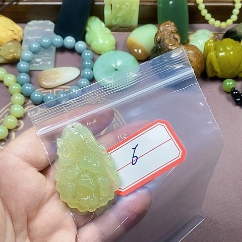 未镶嵌蛇纹石玉颈饰