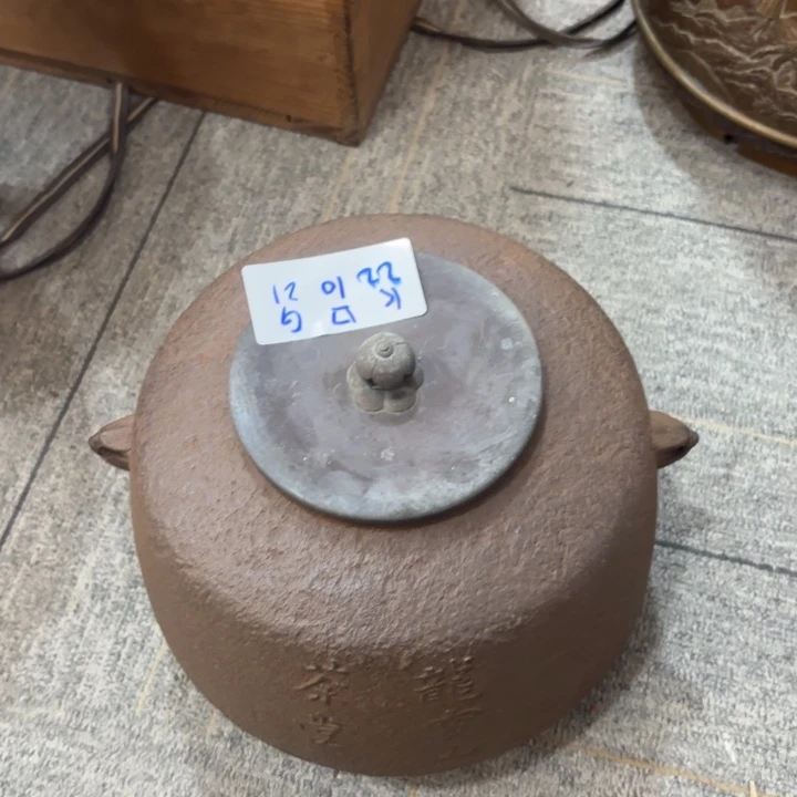 紫砂茶杯白**翅非常美丽漂亮的物品