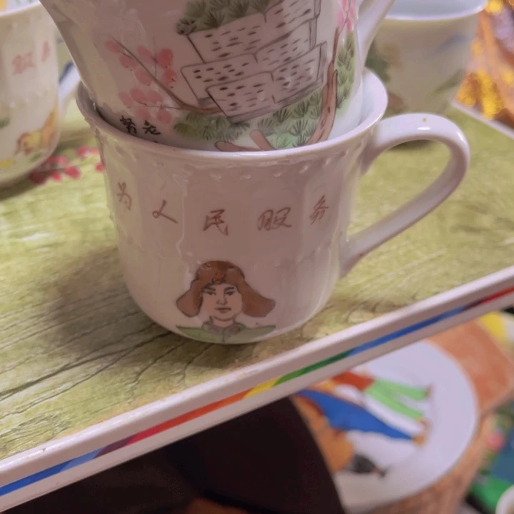 默认瑕疵品，看好下单两个手绘杯子