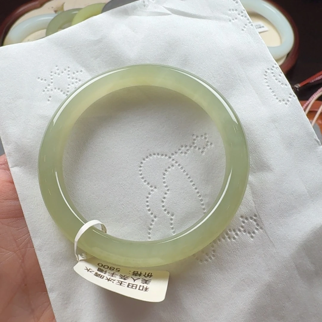 和田玉未镶嵌手镯