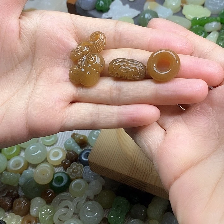 未镶嵌和田玉挂件兔*