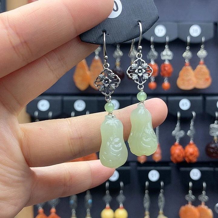 和田玉耳饰银S925镶嵌不****荚