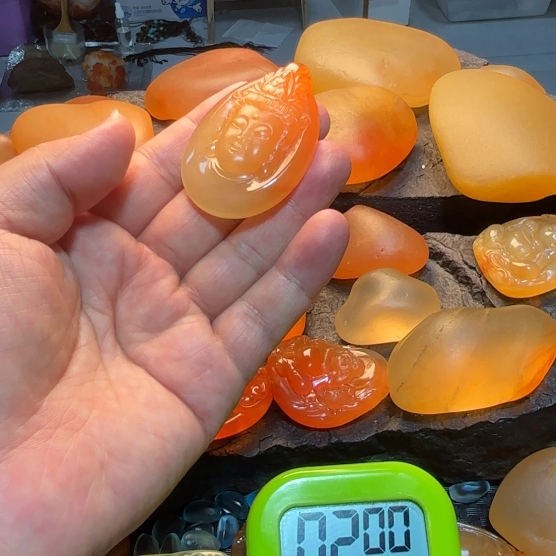 悠***然石英岩玉未镶嵌挂件
