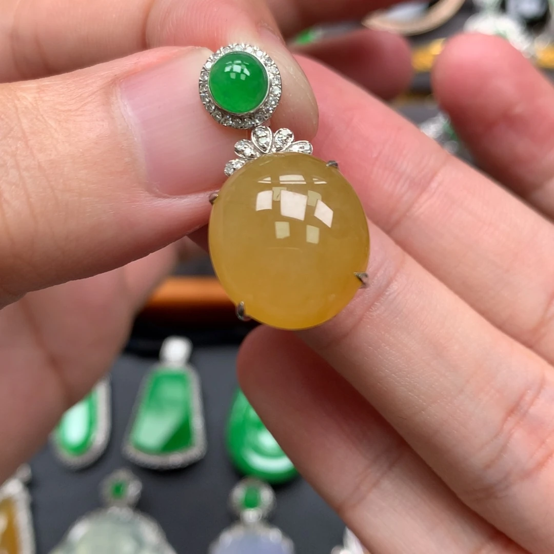 翡翠18K金镶嵌颈饰