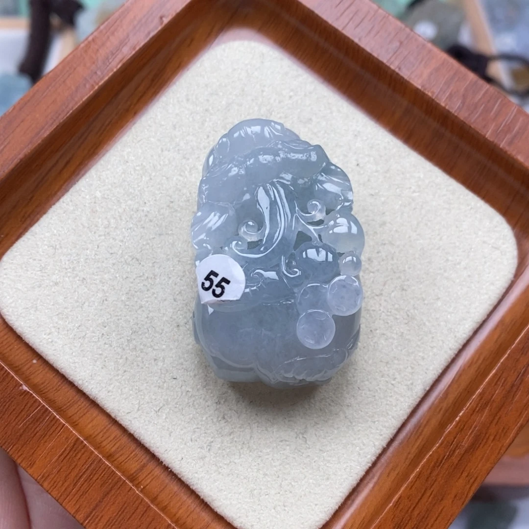 翡翠未镶嵌颈饰如意貔貅