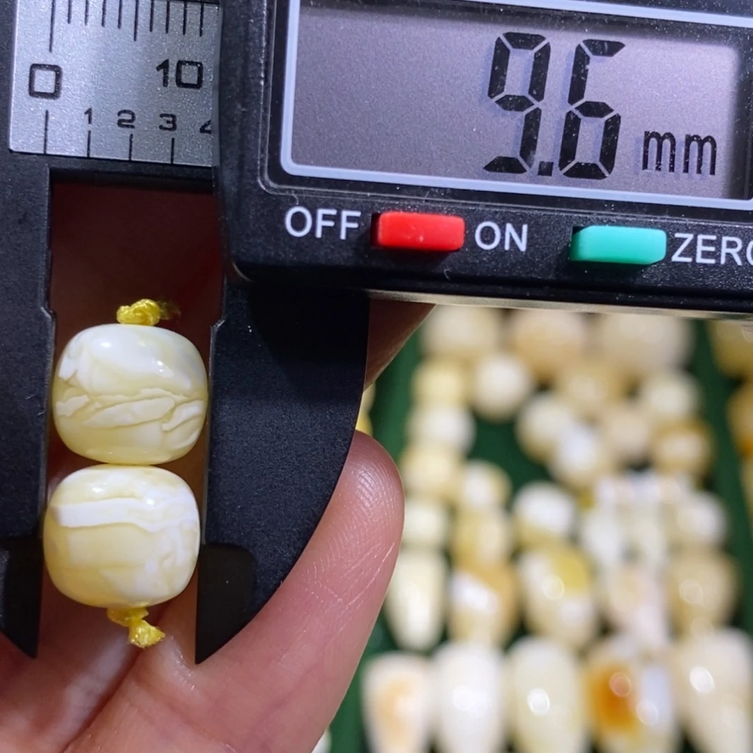 蜜蜡未镶嵌裸石配饰