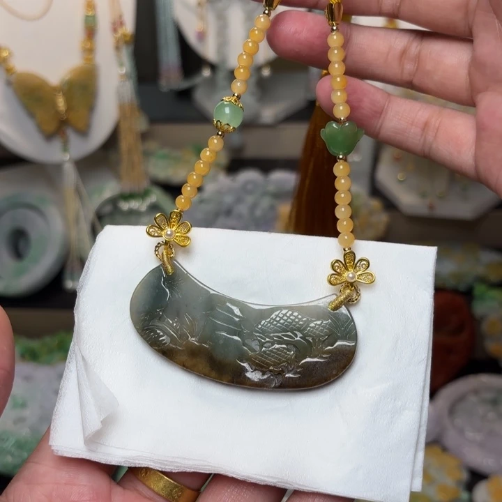 翡翠未镶嵌颈饰吊坠