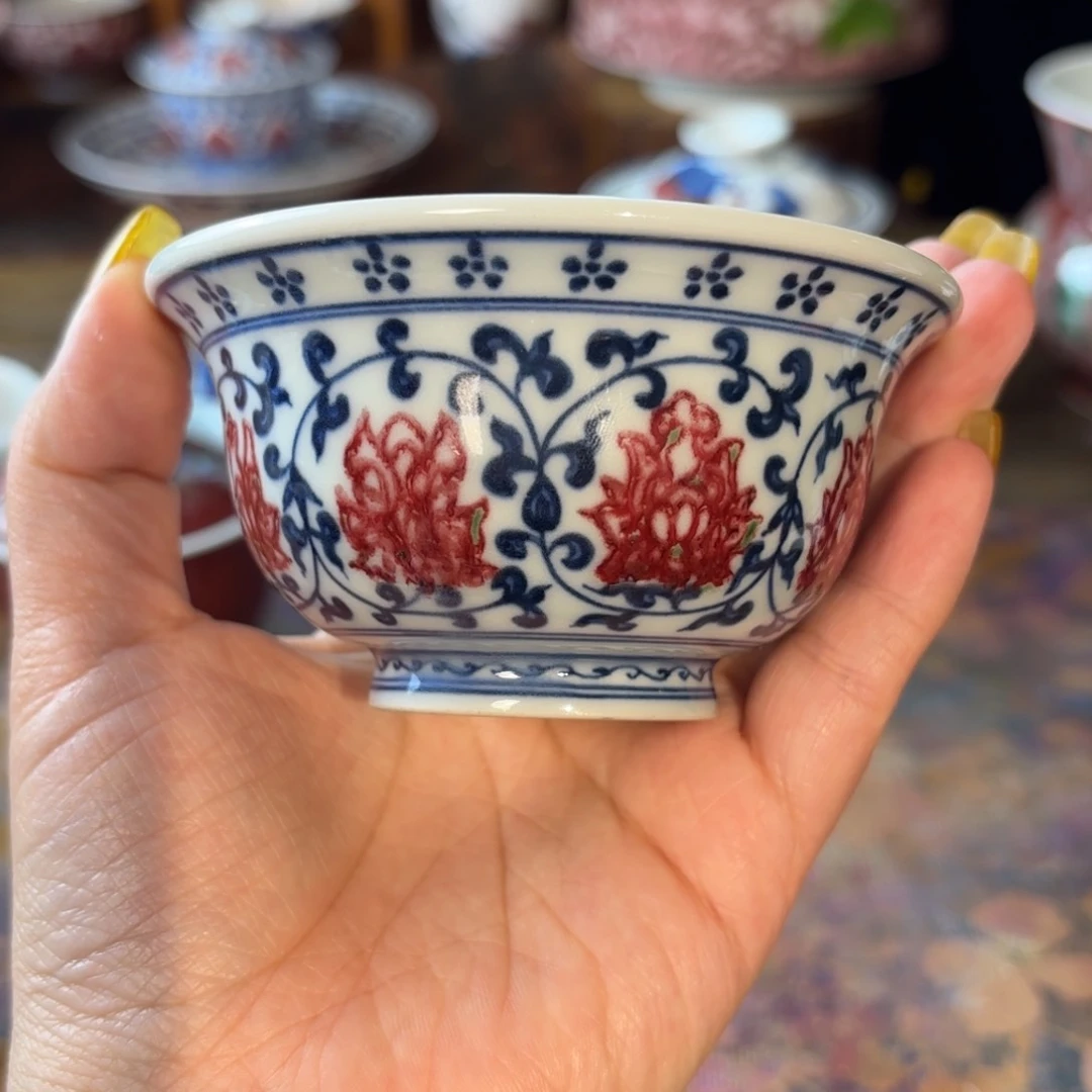 瓷青花釉里红缠枝莲大压手