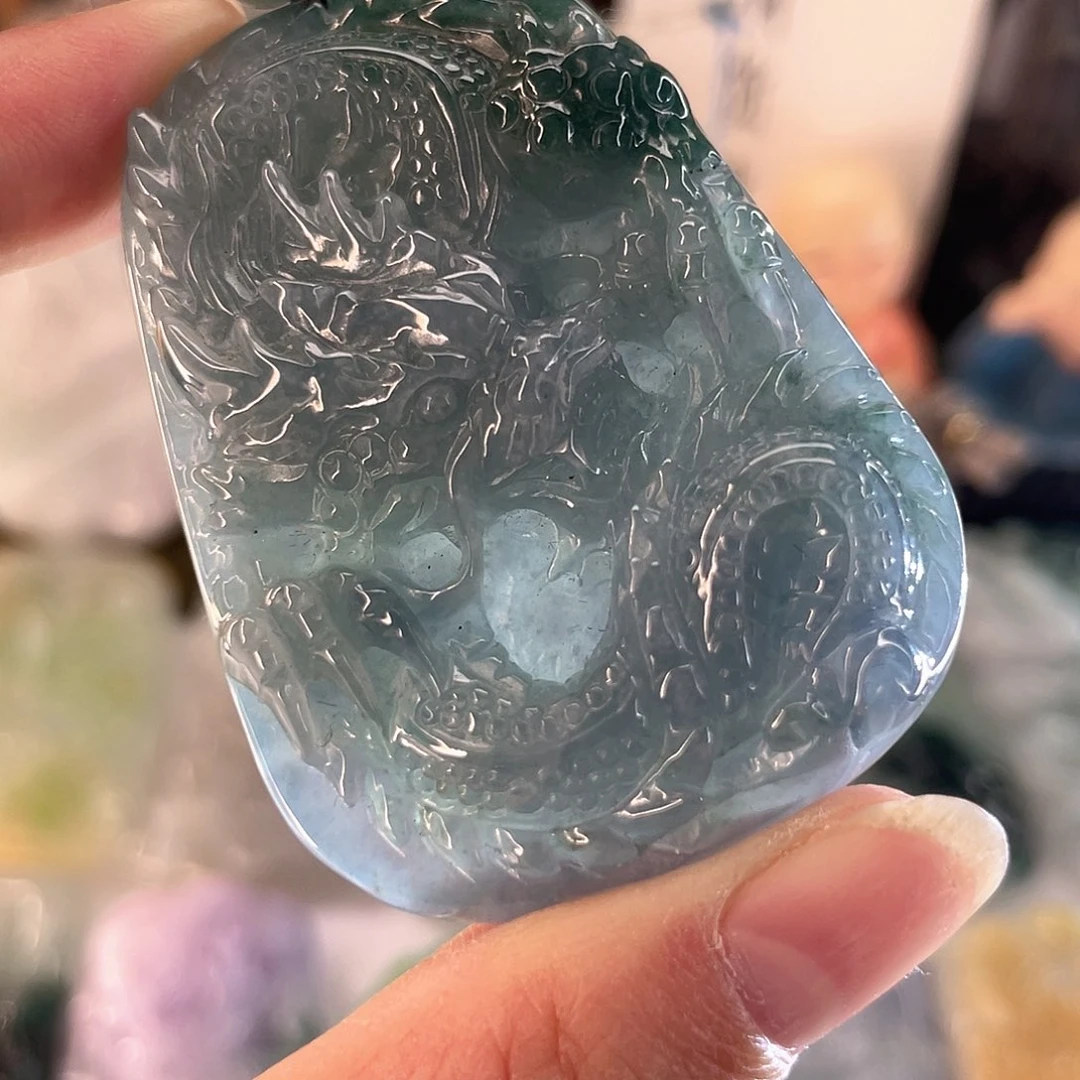 翡翠未镶嵌颈饰龙牌