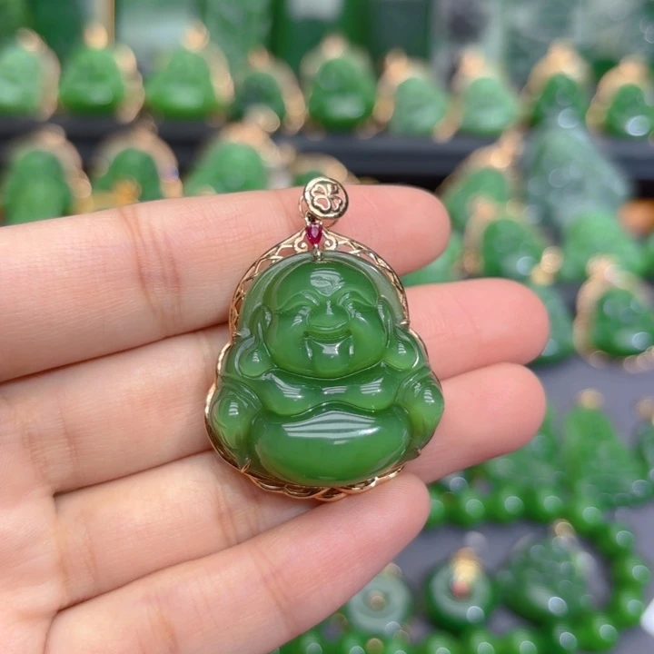 颈饰18K金镶嵌和田玉（碧玉）