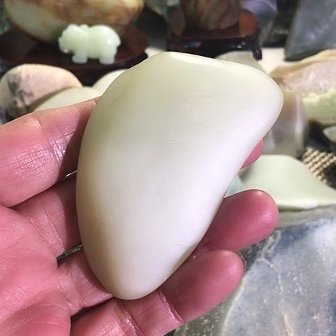 和田玉未镶嵌把件