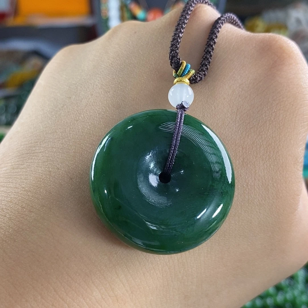 和田玉未镶嵌颈饰平安扣