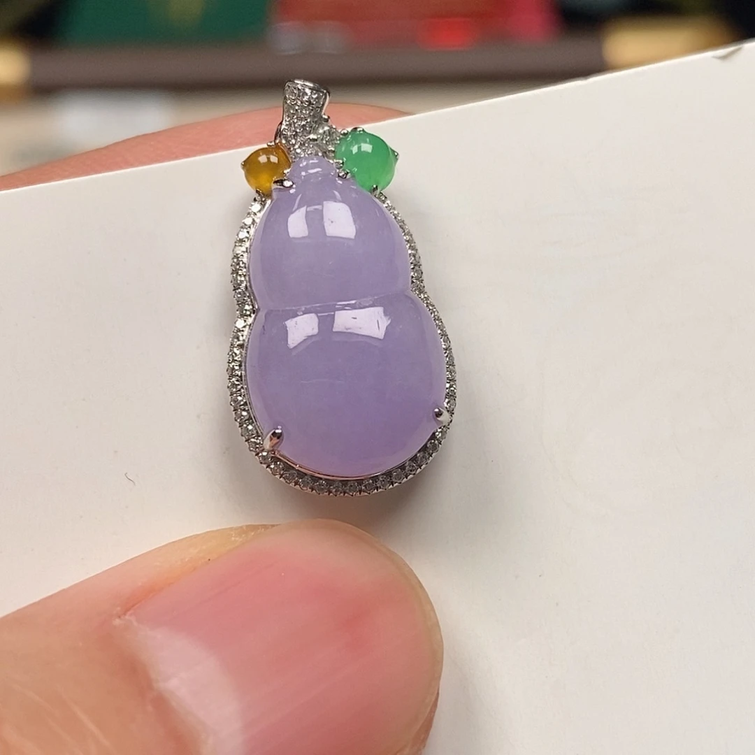 翡翠18K金镶嵌颈饰葫芦