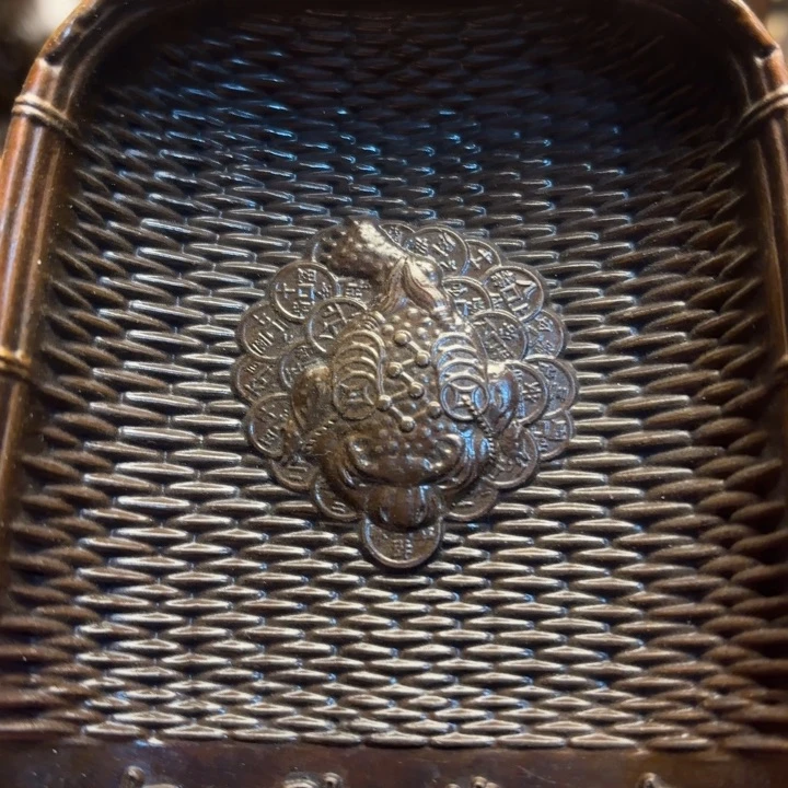 铜器摆件。  点击下单