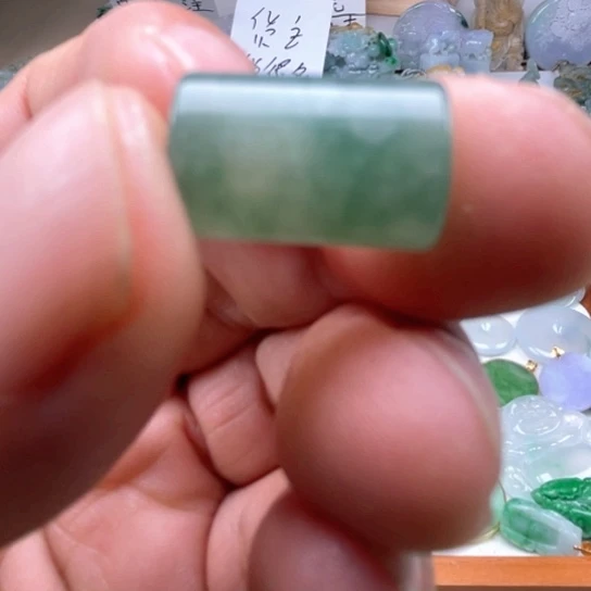 翡翠未镶嵌颈饰翡翠路路通