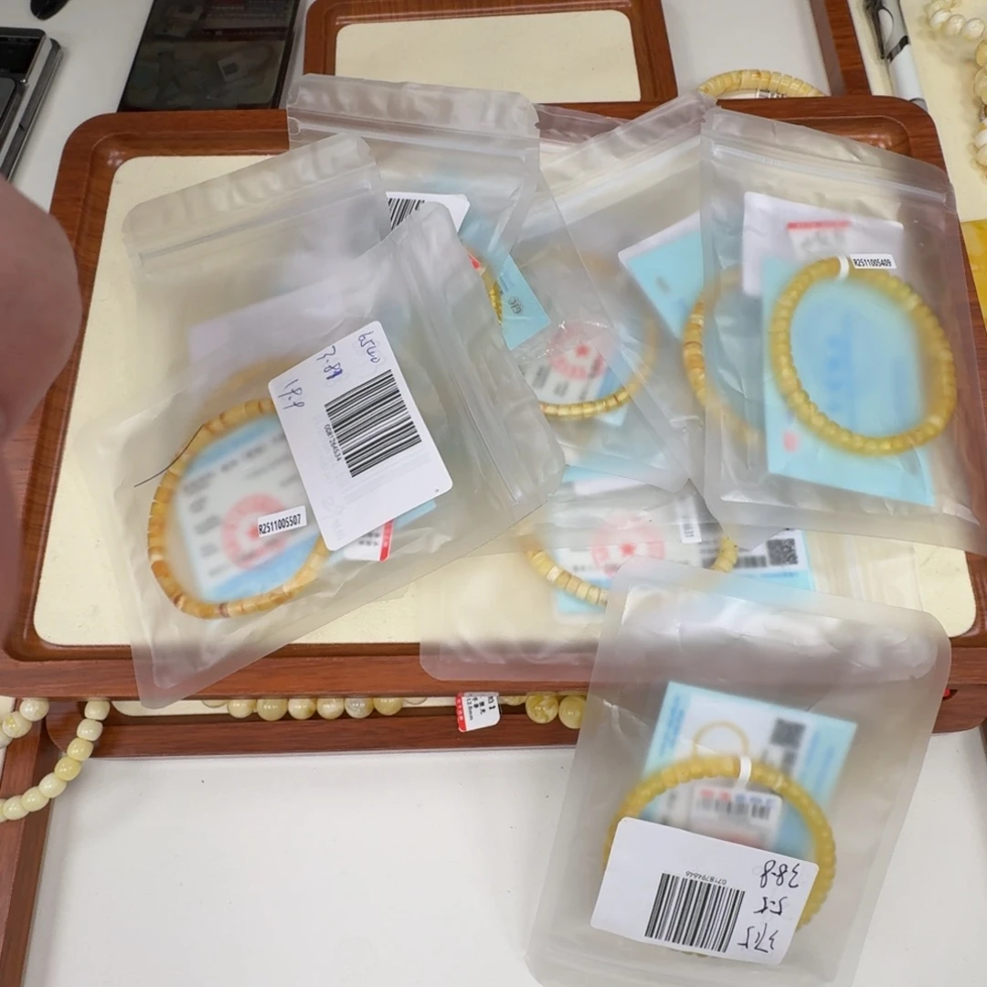 琥珀未镶嵌裸石多样性发其一