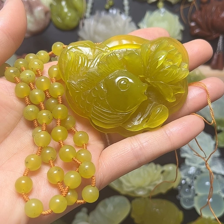 蛇纹石玉未镶嵌颈饰