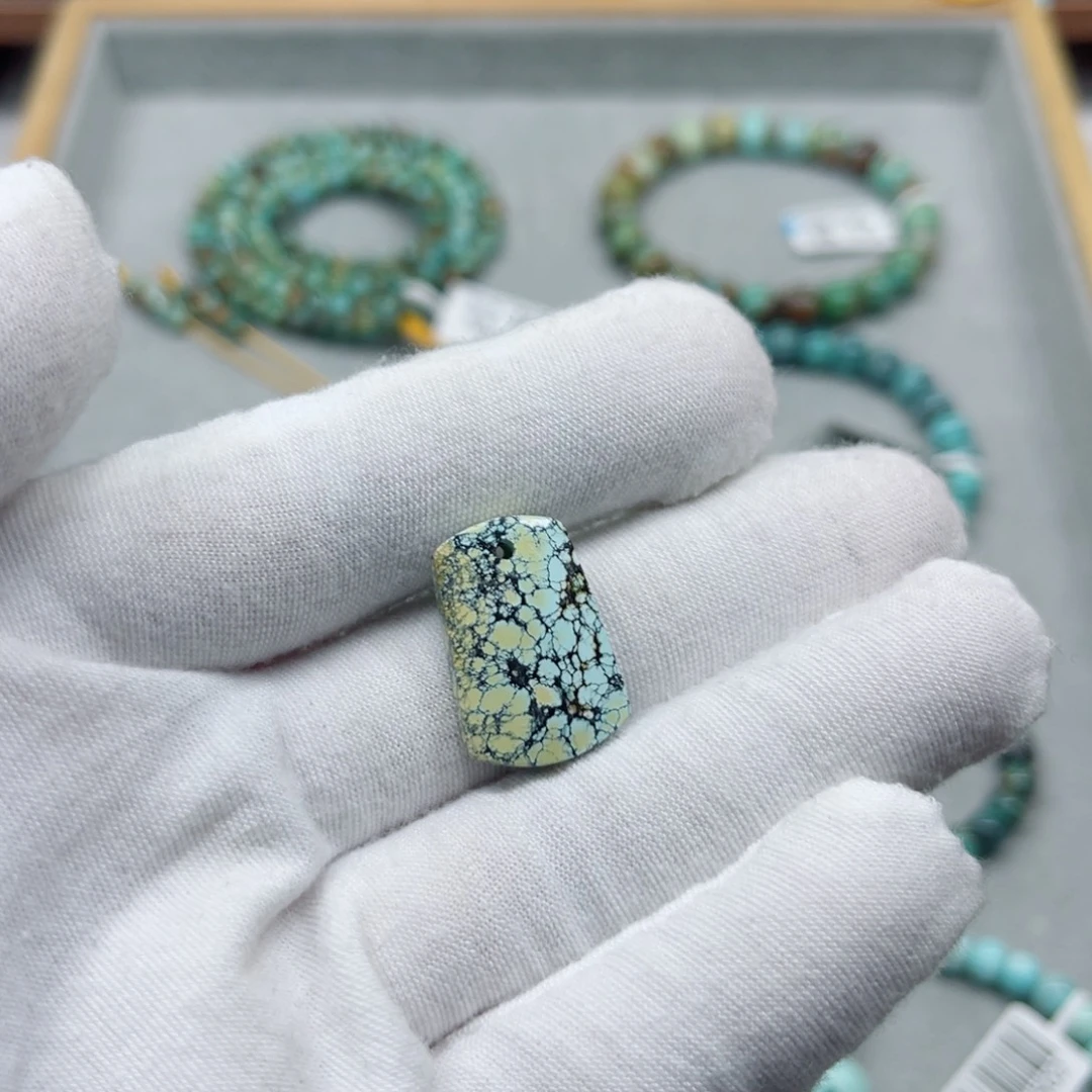 绿松石未镶嵌挂件