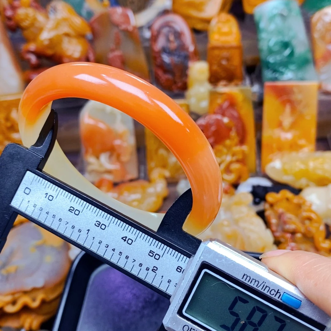 石英质玉（黄龙玉）未镶嵌颈饰