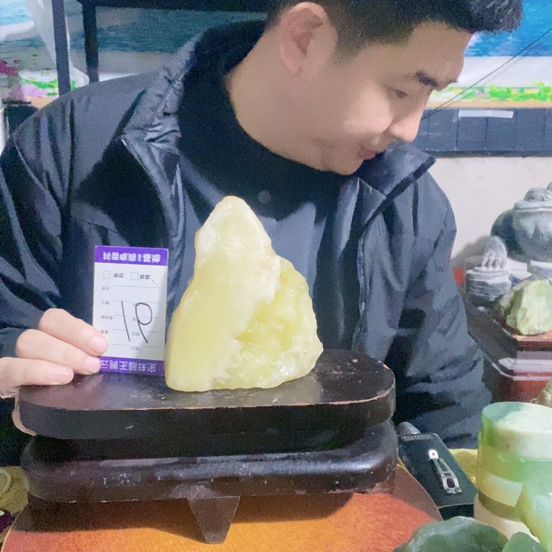 蛇纹石玉未镶嵌珠宝奇石